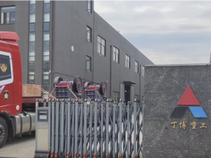 2臺PEW400x600歐版鄂破發(fā)往上海臨港貨運(yùn)站